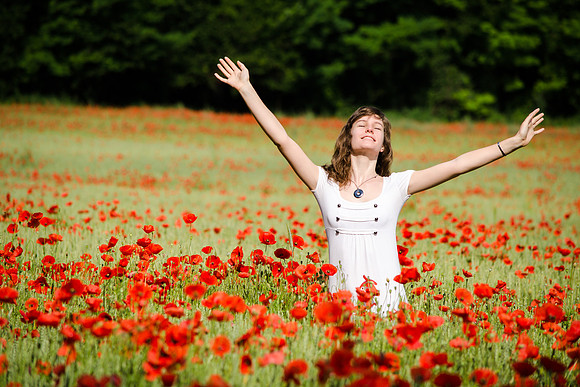 Eva in poppies