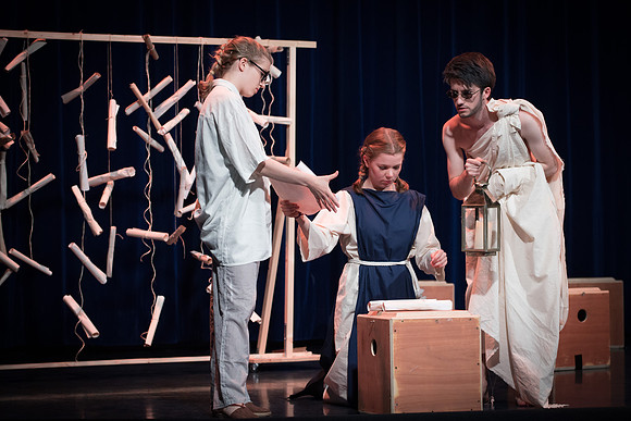 Les Petits Dieux - Comedia Dell ESSEC - 2041