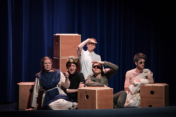 Les Petits Dieux - Comedia Dell ESSEC - 2042