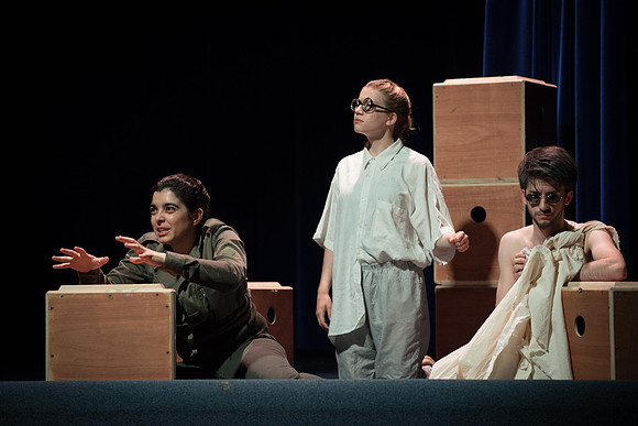 Les Petits Dieux - Comedia Dell ESSEC - 2046