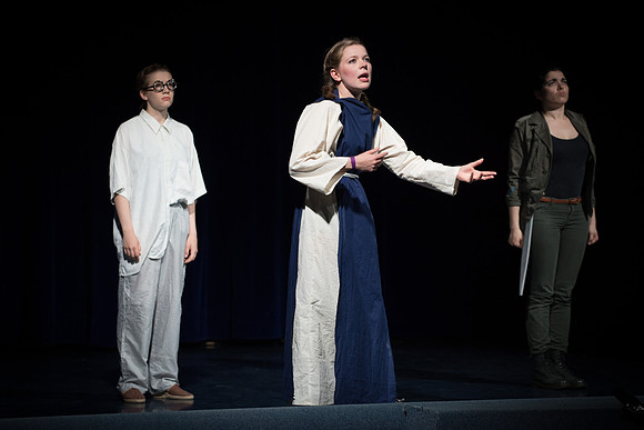 Les Petits Dieux - Comedia Dell ESSEC - 2058