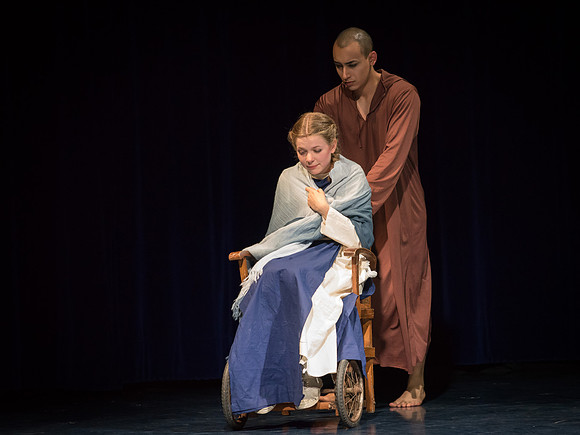 Les Petits Dieux - Comedia Dell ESSEC - 2064