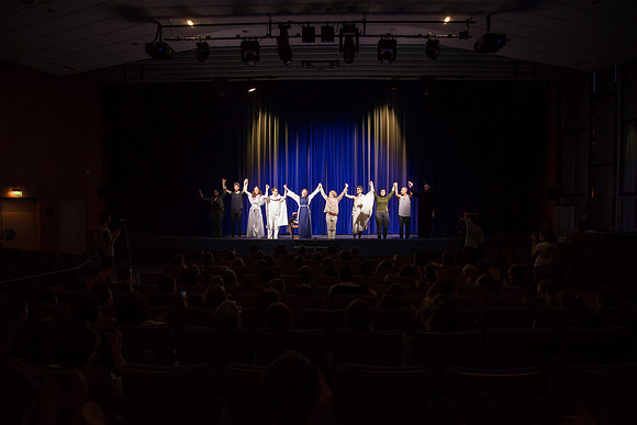 Les Petits Dieux - Comedia Dell ESSEC - 2066